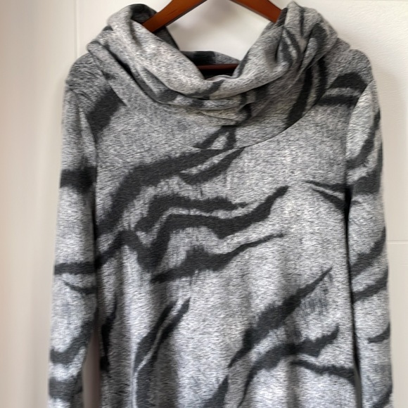 WHBM - Tiger-Print Cozy Sweater Dress (Will fit Size S/M) - Picture 6 of 10